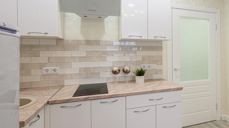 Tiles backsplash in a white modern kitchen
