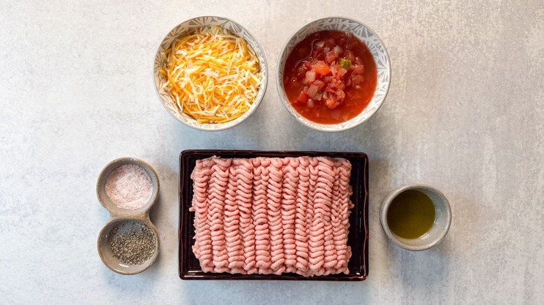 Juicy 3-ingredient tex-mex turkey burgers ingredients