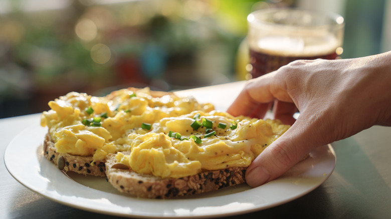 Scrambled eggs on toast
