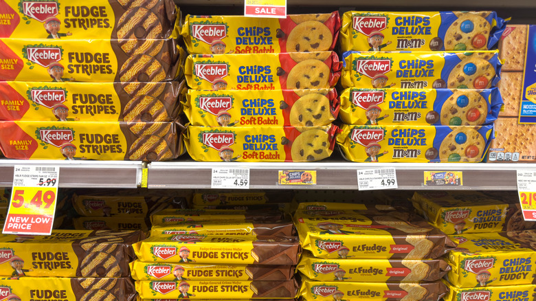 Many Keebler cookies on the grocery store shelf