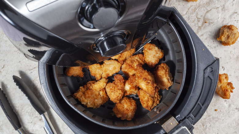 Air fryer with chicken pieces