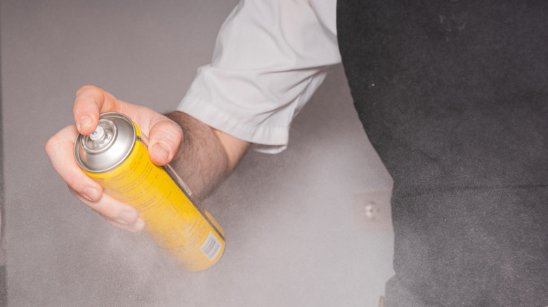 baker spraying baking spray