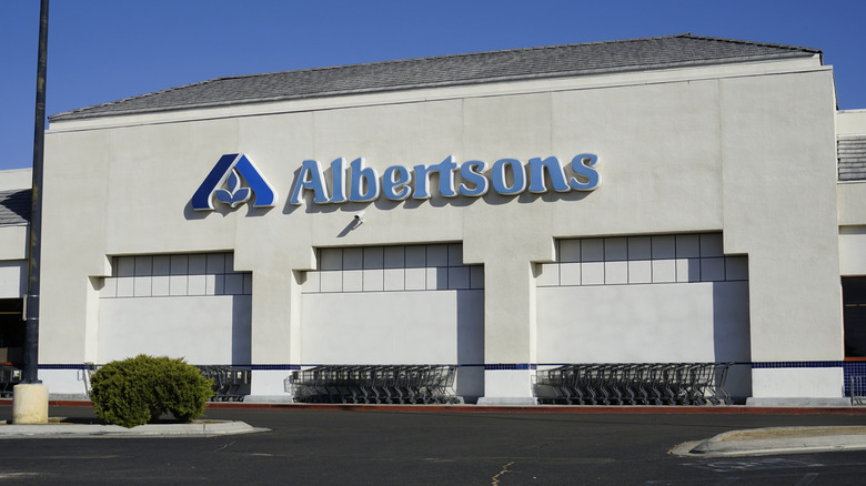 An Albertsons storefront