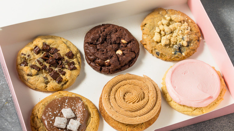 Box of 6 Crumbl cookies