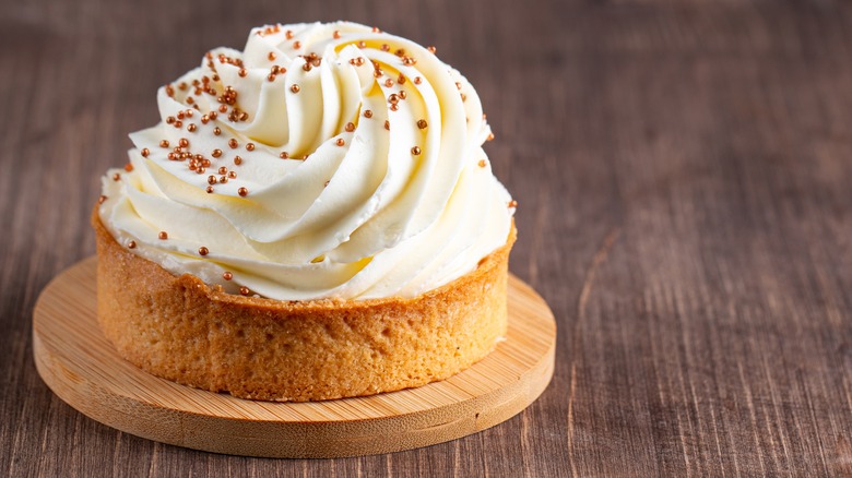 lemon tartlet with whipped lemon cream