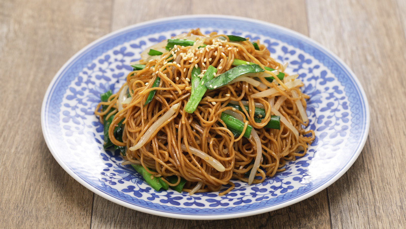 Lo Mein Vs Chow Mein The Difference Explained