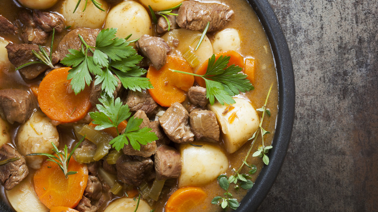 beef stew with carrots and potatoes