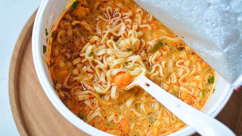 Spicy instant ramen cup