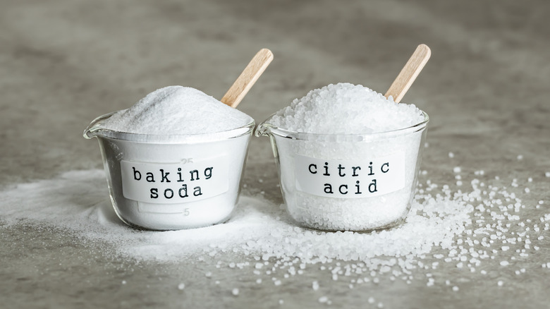 Baking soda and citric acid in separate bowls.