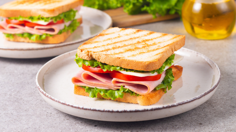 turkey sandwichs on plates