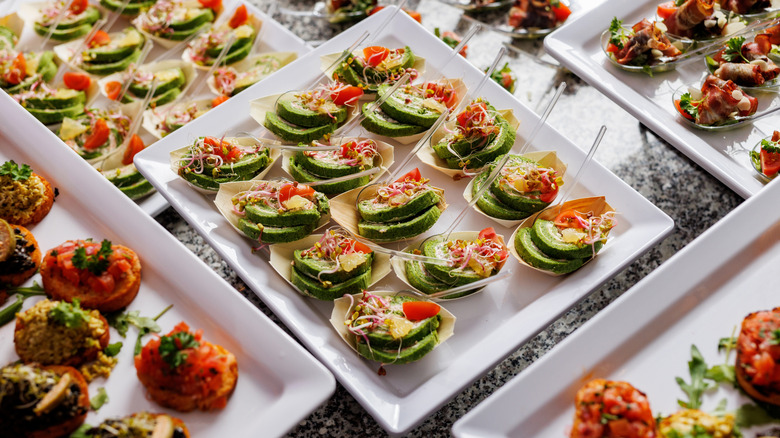 Cucumber-based hors d'oeuvres served on white plates