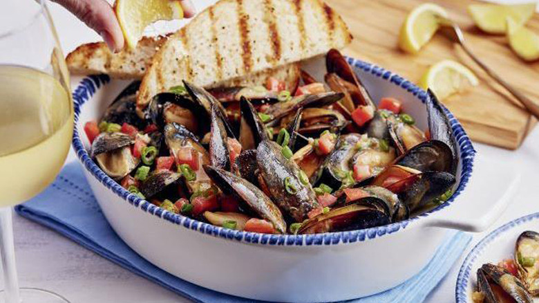 Red Lobster's White Wine and Garlic Mussels