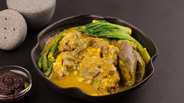 Oxtail stew in peanut sauce