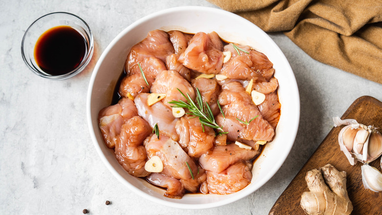 poultry marinating with garlic