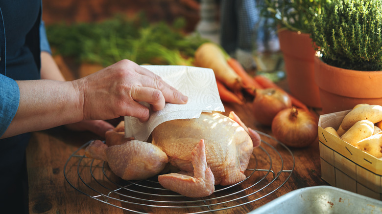 Drying chicken with paper towel