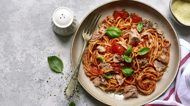 Tuna in a tomato sauce 
