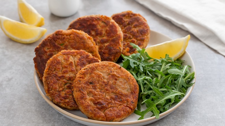 Pan-fried tuna cakes 
