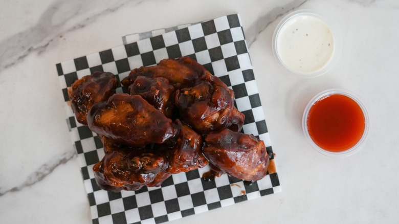 chicken wings with bbq sauce and ranch