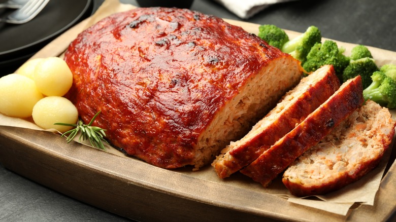 moist turkey meatloaf with vegetables