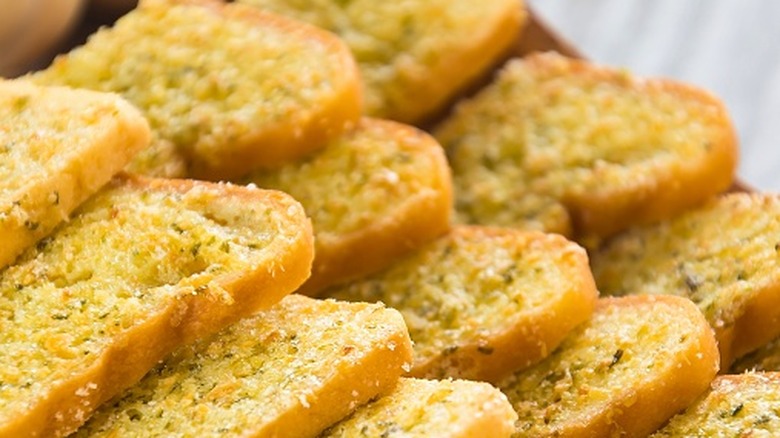 slices of garlic bread in a basket