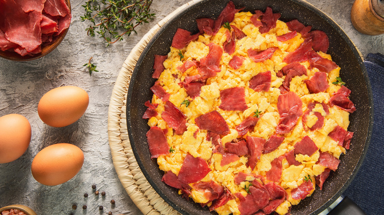 Scrambled eggs with pastrami.