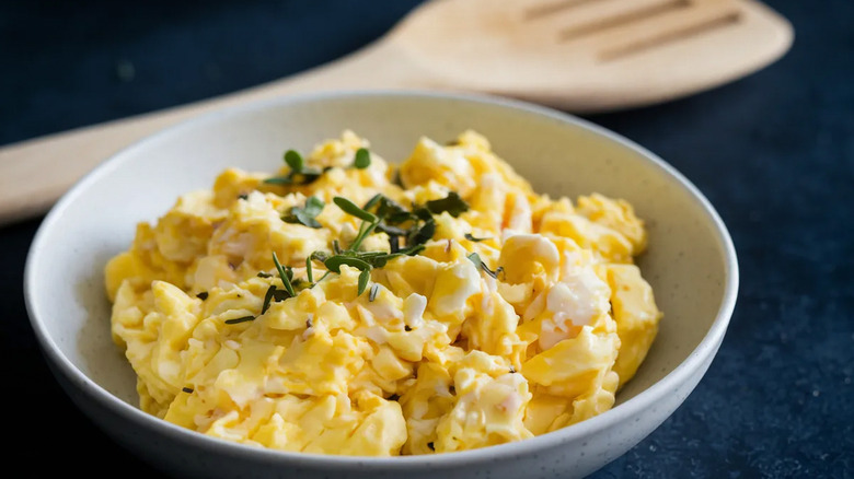 Fluffy scrambled eggs
