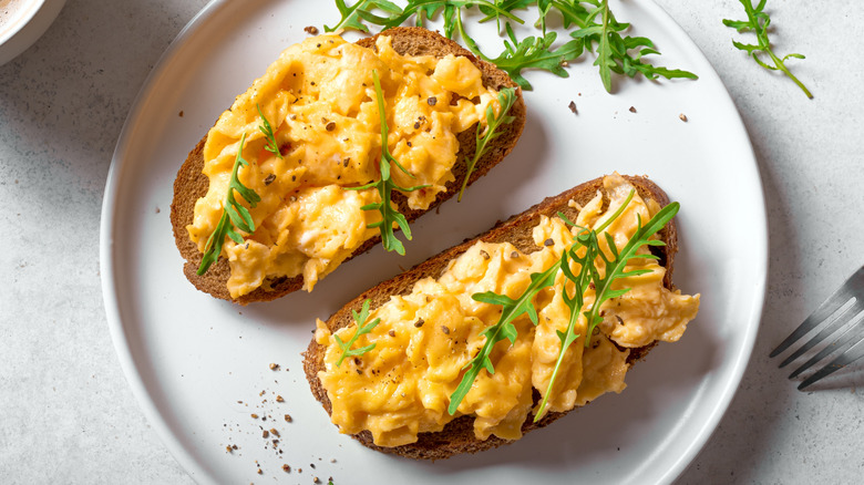 Scrambled eggs on toast