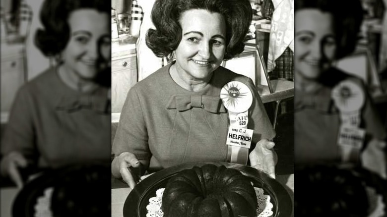 Ella Helfrich holding a tunnel of fudge cake and wearing her award ribbon