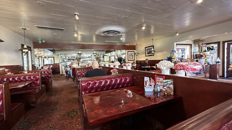 Interior of Du-par's
