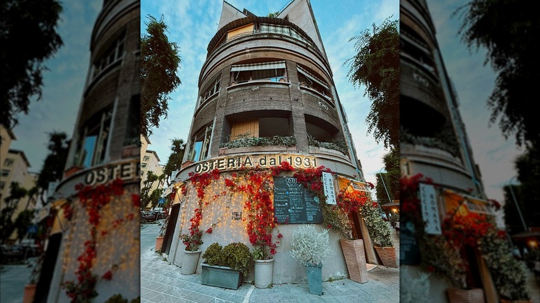 The exterior of Osteria dal 1931 in Rome, Italy