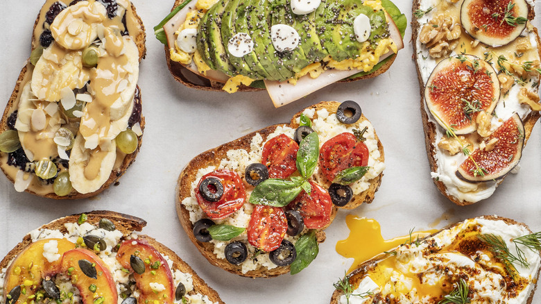 Slices of bread with cream cheese and fruity toppings.