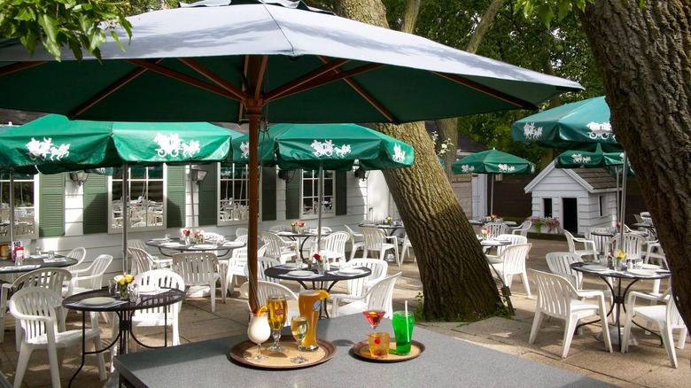The patio at Hackney's on Harms in Glenview, Illinois