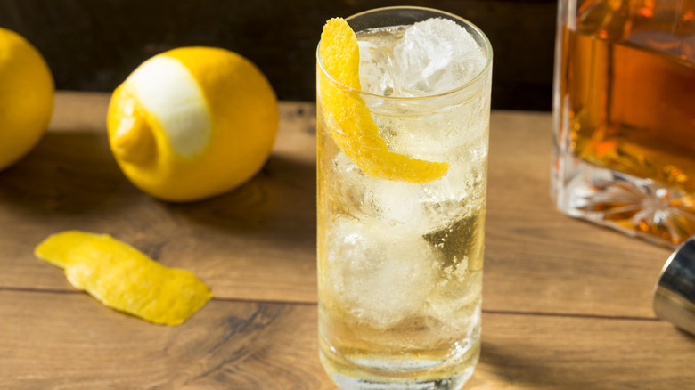 Whiskey highball with lemon