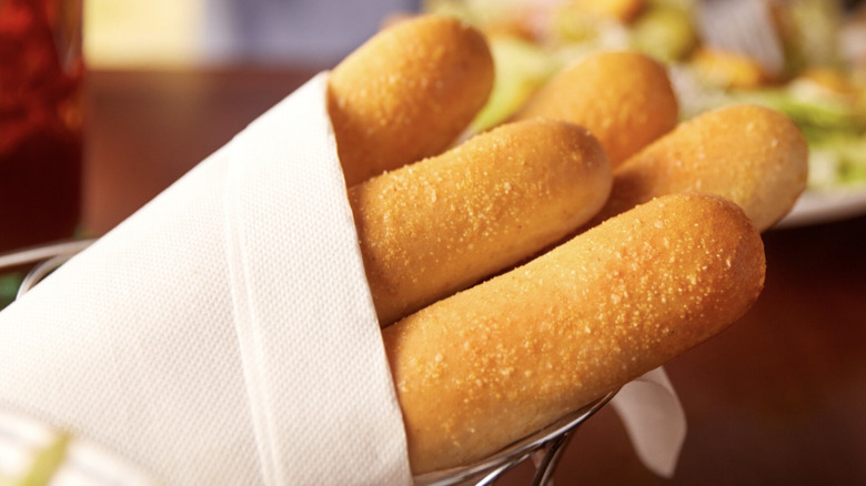 Olive Garden breadsticks wrapped in cloth napkin