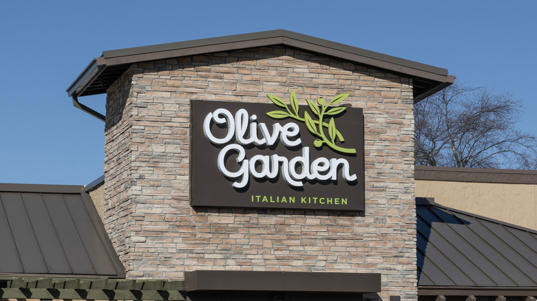 The exterior of an Olive Garden restaurant