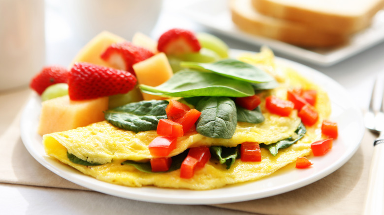 omelet breakfast with fruit