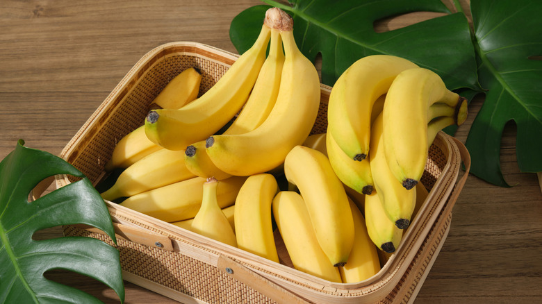 bananas inside a rectangular bamboo basket