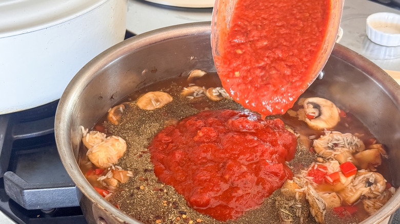 adding sauce to pan