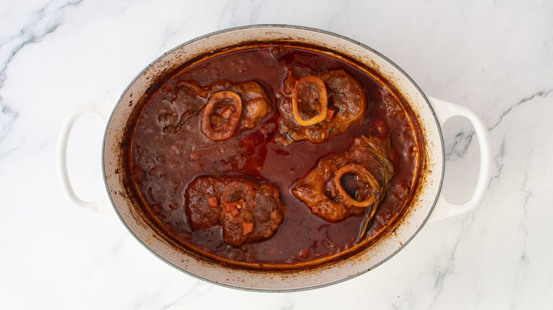 Ossobuco al pomodoro in Dutch oven