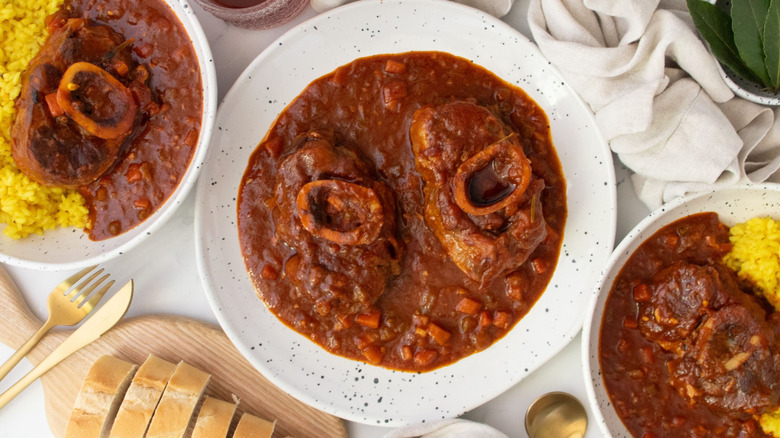 Ossobuco al pomodoro served on plates