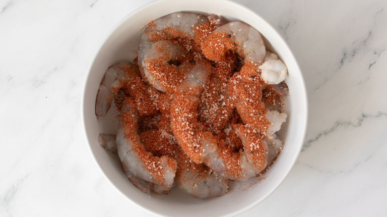 Raw shrimp coated with seasoning