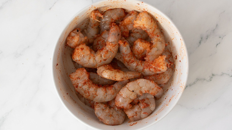 Raw shrimp coated with seasoning