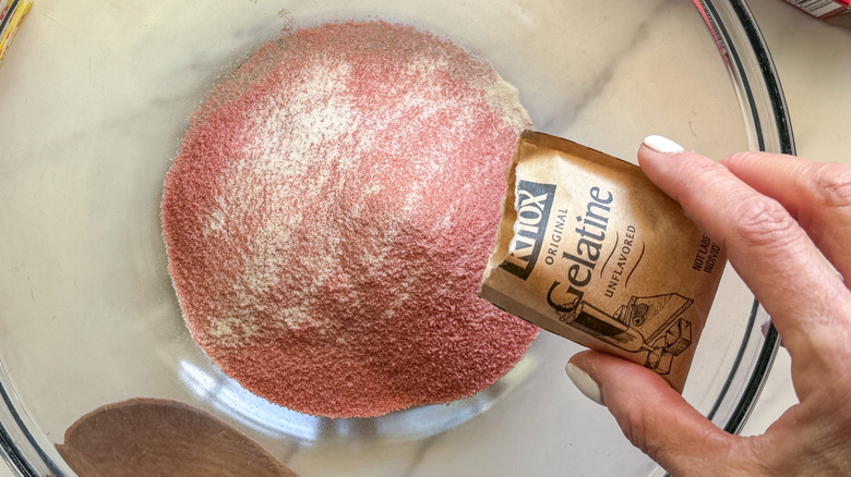 hand adding gelatin packet