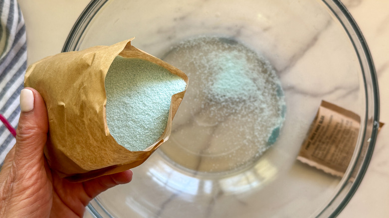 hand adding blue jell-o