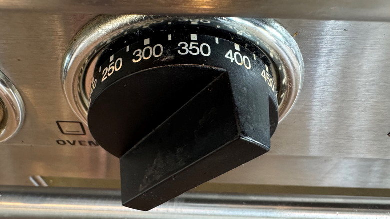 Oven temperature knob set to 350 F