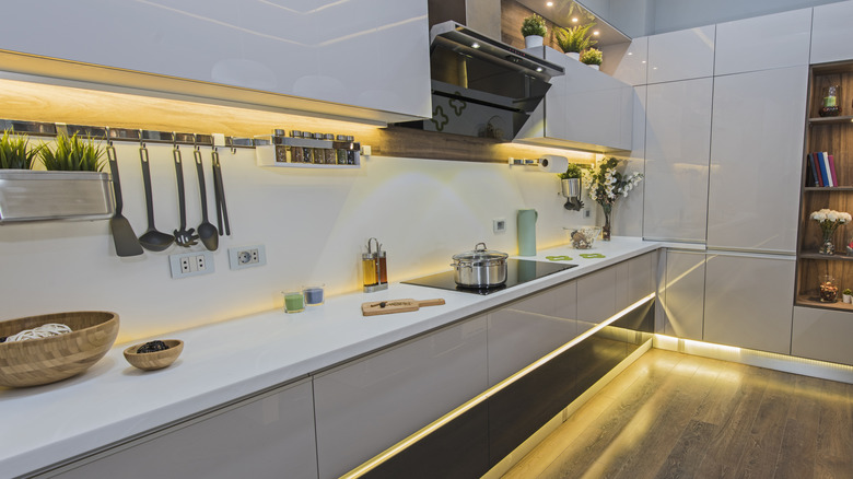 fluorescent tube lighting in a kitchen