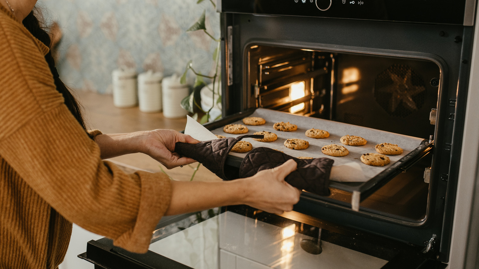 Ovens Heat More Slowly In Cold Weather: Should You Bake Food Longer?