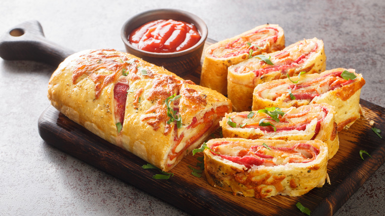 sliced pepperoni roll with sauce
