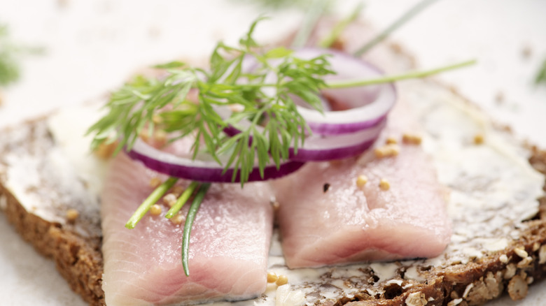 Pickled fish sandwich on bread