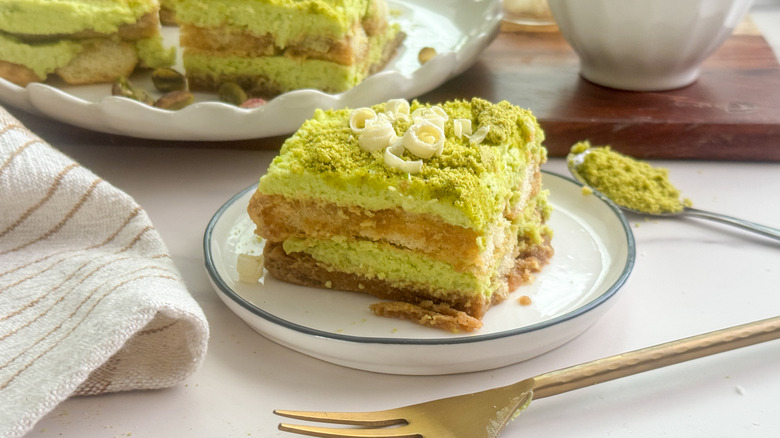 Pistachio tiramisu with white chocolate curls